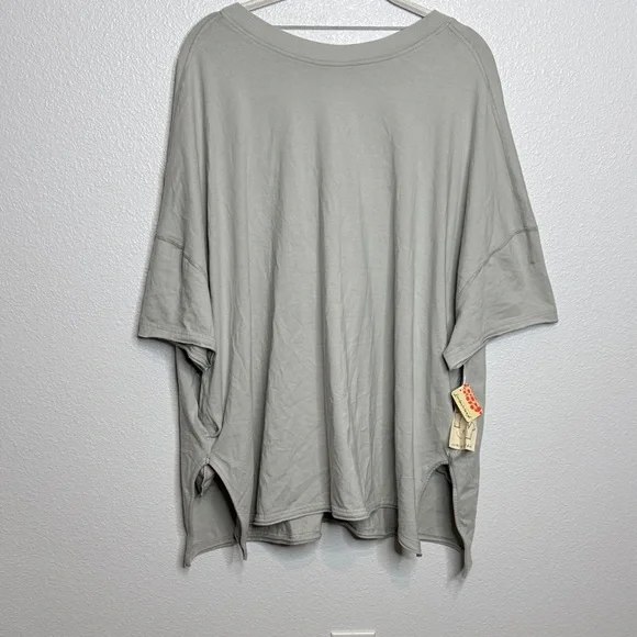 NWT Free People Movement Hot Shot Reversible Tee Light Gray M - Picture 2 of 5